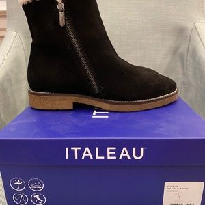 Italeau shearling black booties